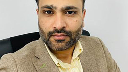 Broad Edged Expert Raheem Khatri